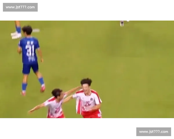 湘超首球!李章毓头球破门点燃贺龙体育场 湘超首球!李章毓头球破门点燃贺龙体育场